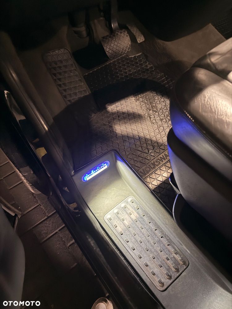 Volkswagen Multivan - 12