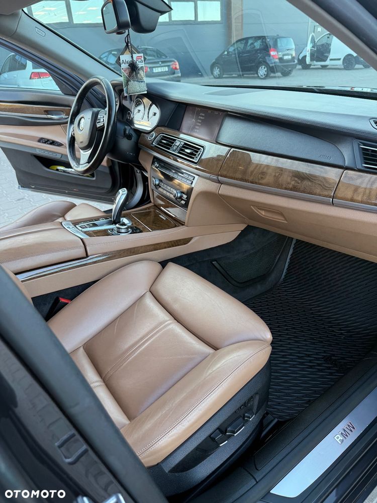 BMW Seria 7 740d xDrive - 21