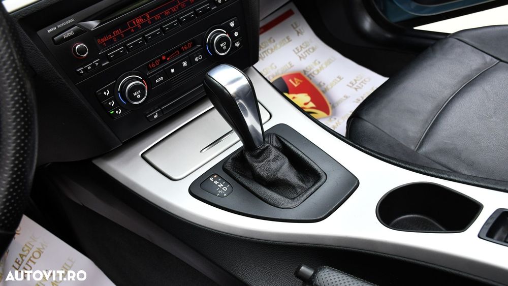 BMW Seria 3 320i Cabrio Aut. - 15