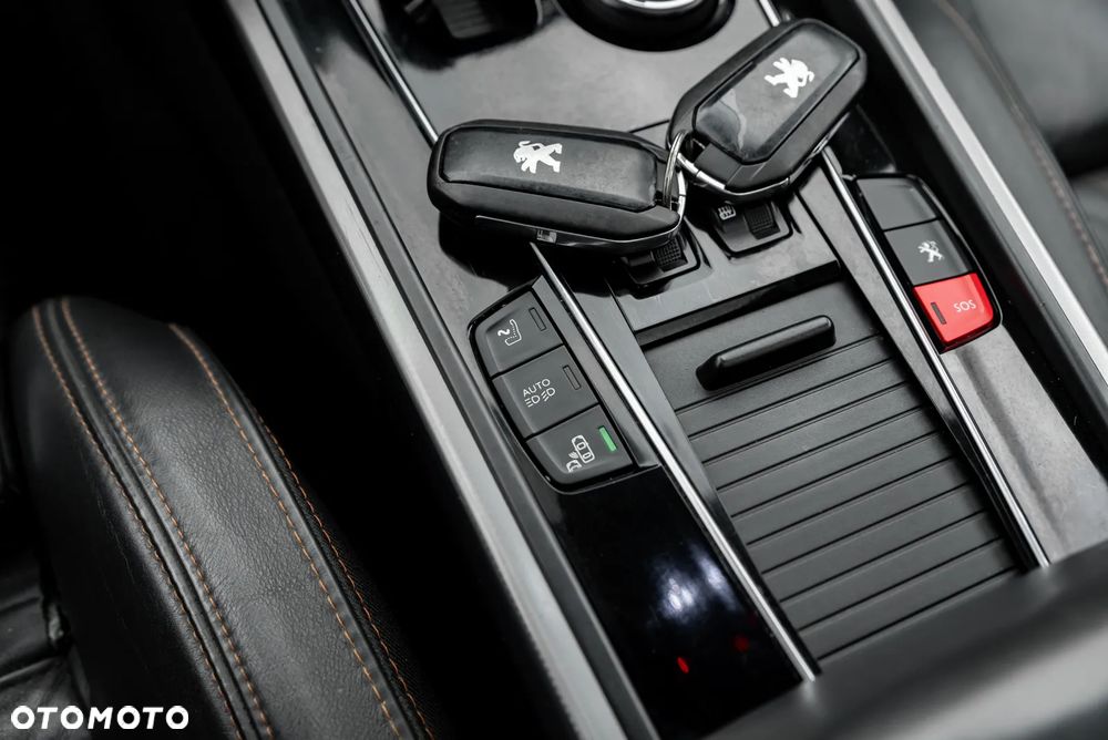 Peugeot 508 RXH Hybrid4 - 36