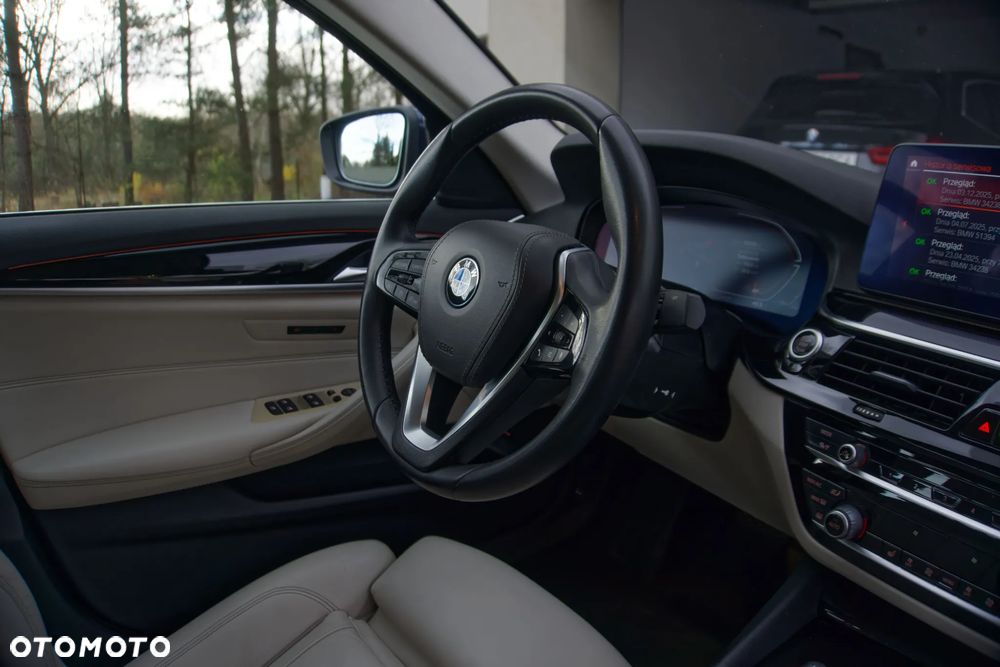 BMW Seria 5 520d xDrive - 18