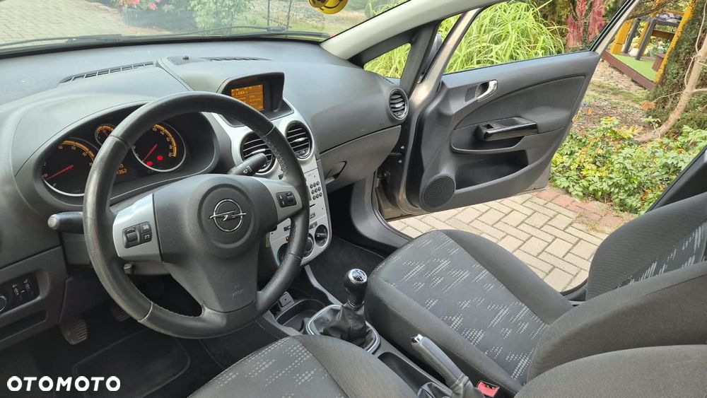 Opel Corsa 1.2 16V Essentia - 7
