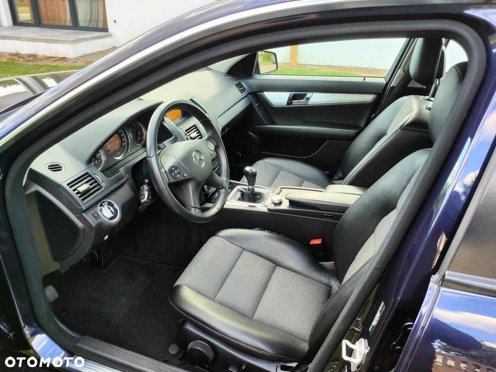 Mercedes-Benz Klasa C 200 CDI DPF (BlueEFFICIENCY) Avantgarde - 21