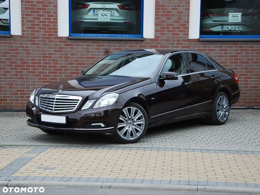 Mercedes-Benz Klasa E ver-200-cgi-blueefficiency-elegance - 20