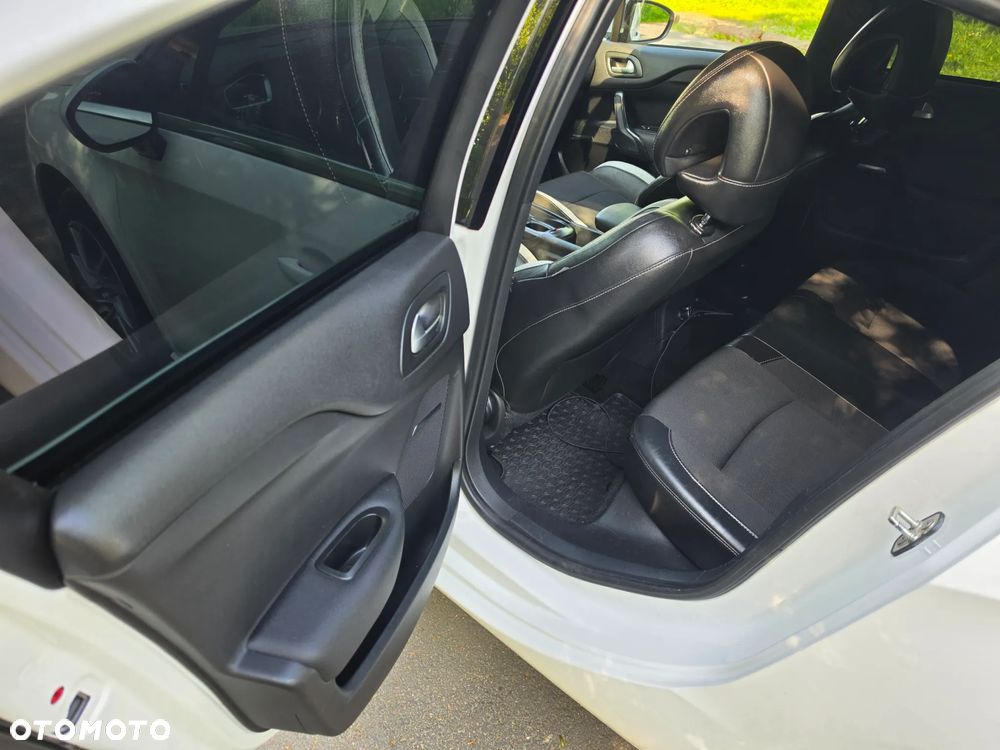 Citroën DS4 e-HDi 115 Chic - 15