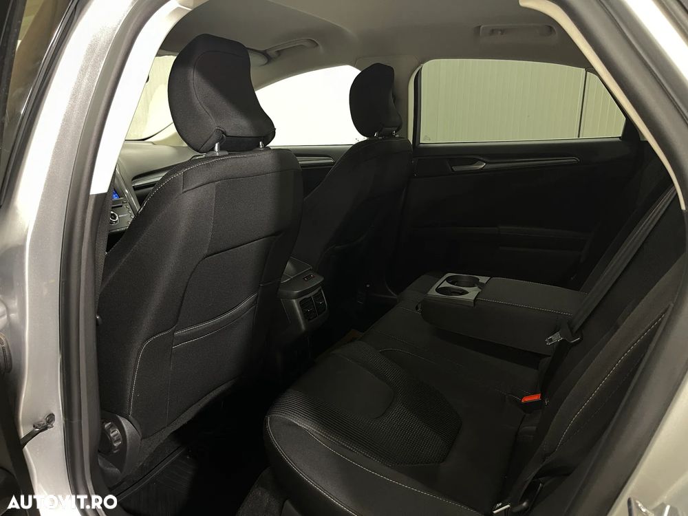 Ford Mondeo 2.0 HEV Titanium - 11