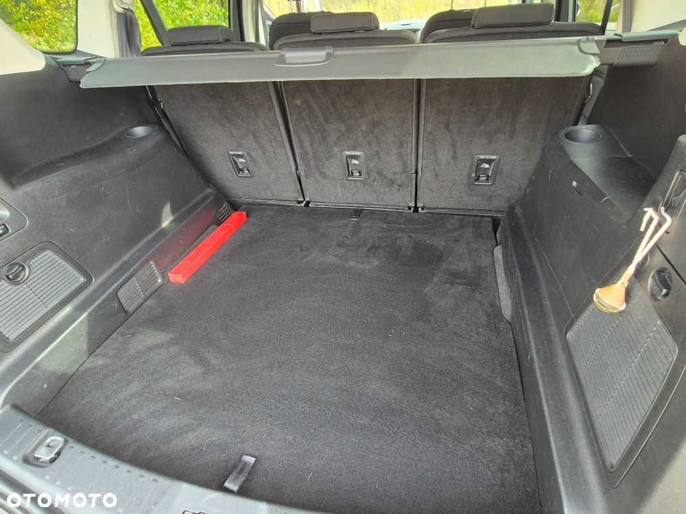 Ford S-Max - 13