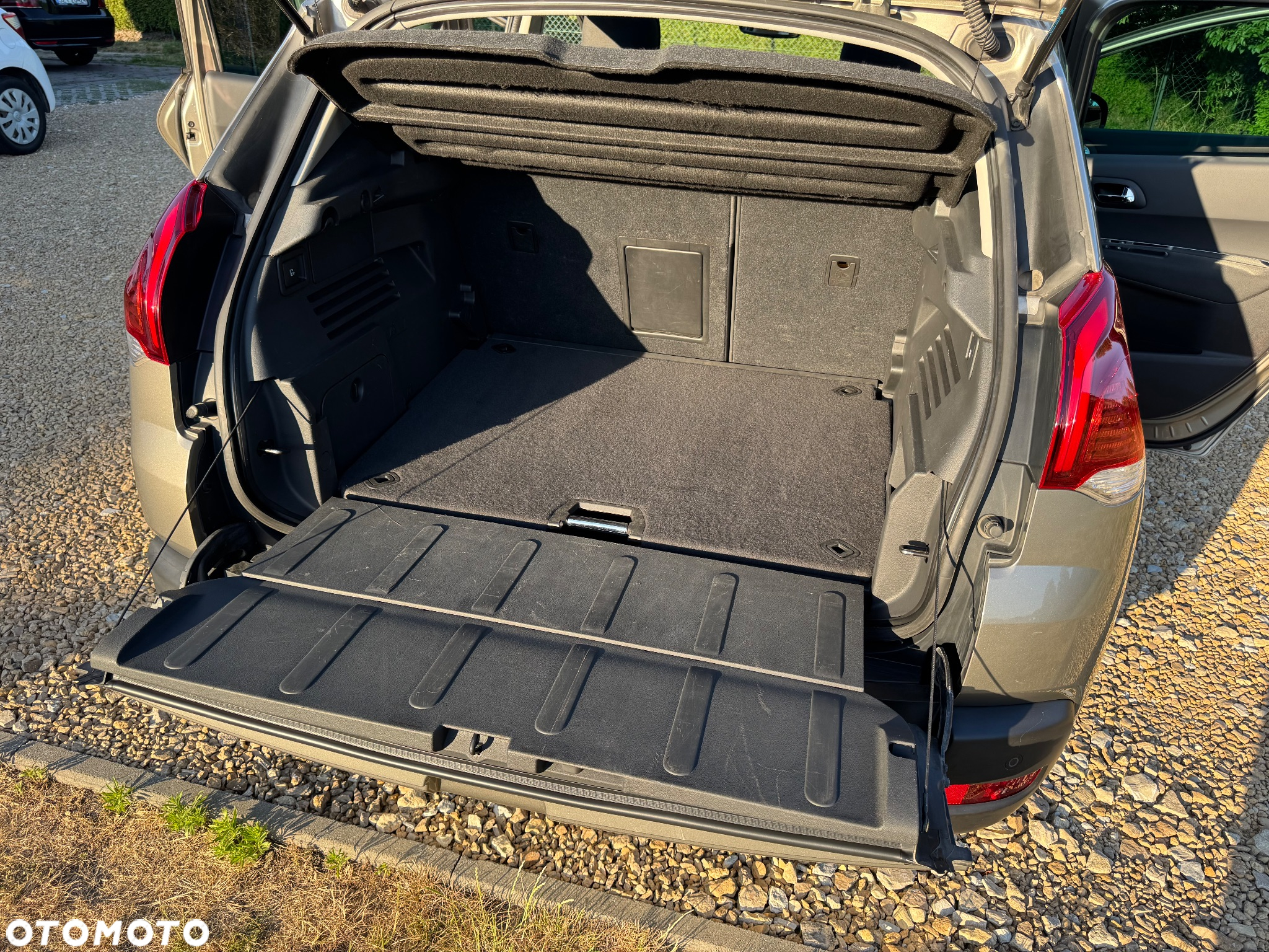 Peugeot 3008 1.6 BlueHDi Style S&S - 36