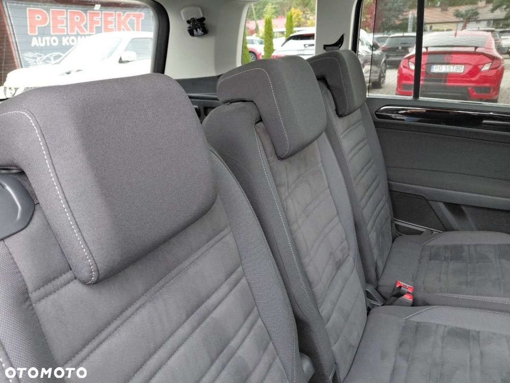 Volkswagen Touran - 22