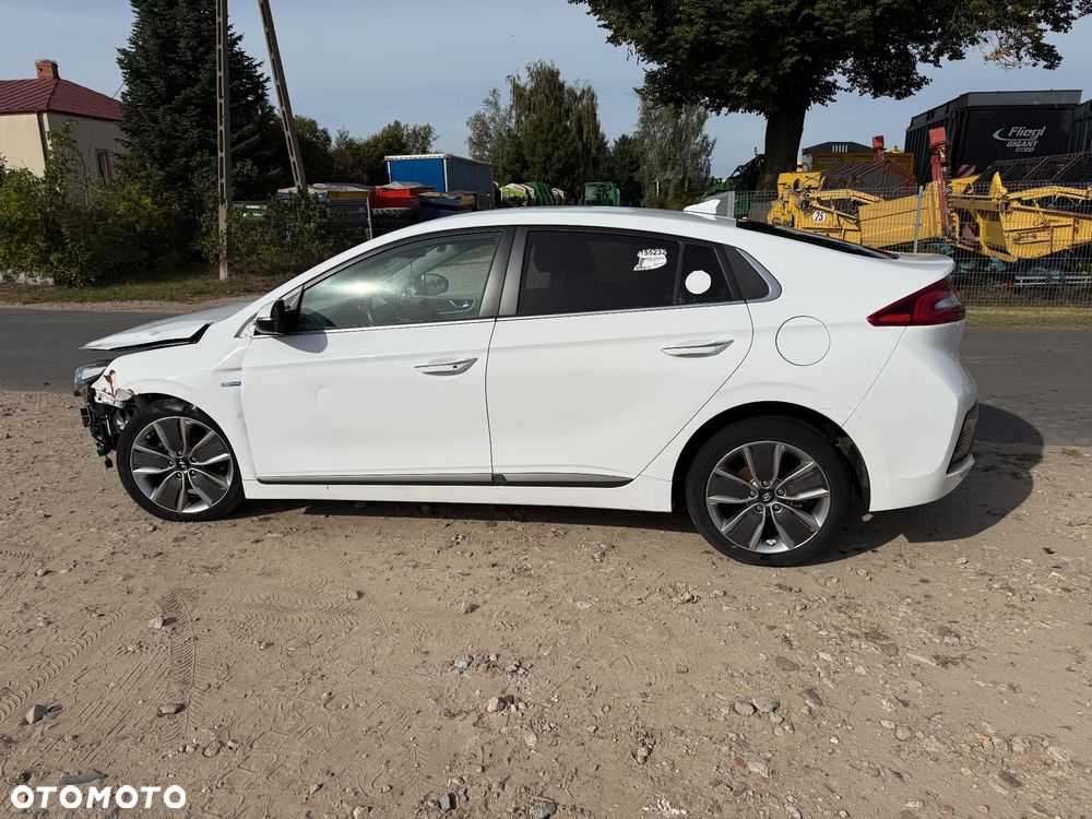 Hyundai IONIQ - 8