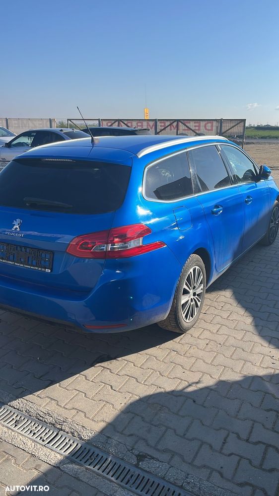 Dezmembram Peugeot 308 break 1.2 benzina din 2020 - 4