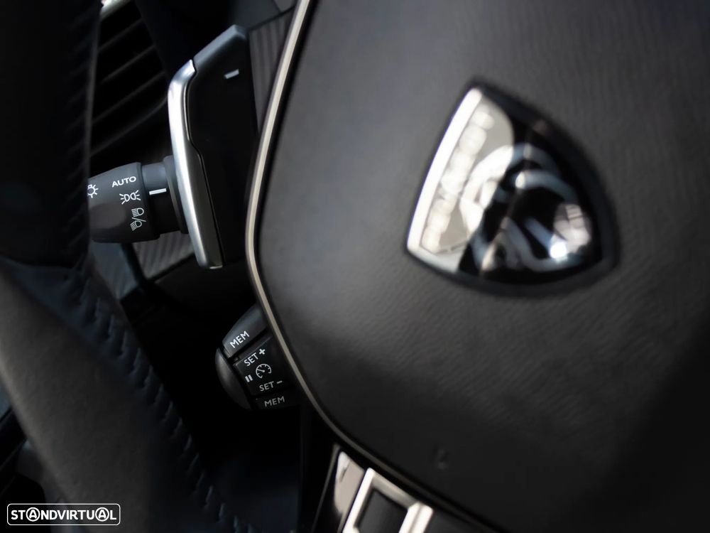 Peugeot 2008 1.2 Hybrid Allure e-DCS6 - 20