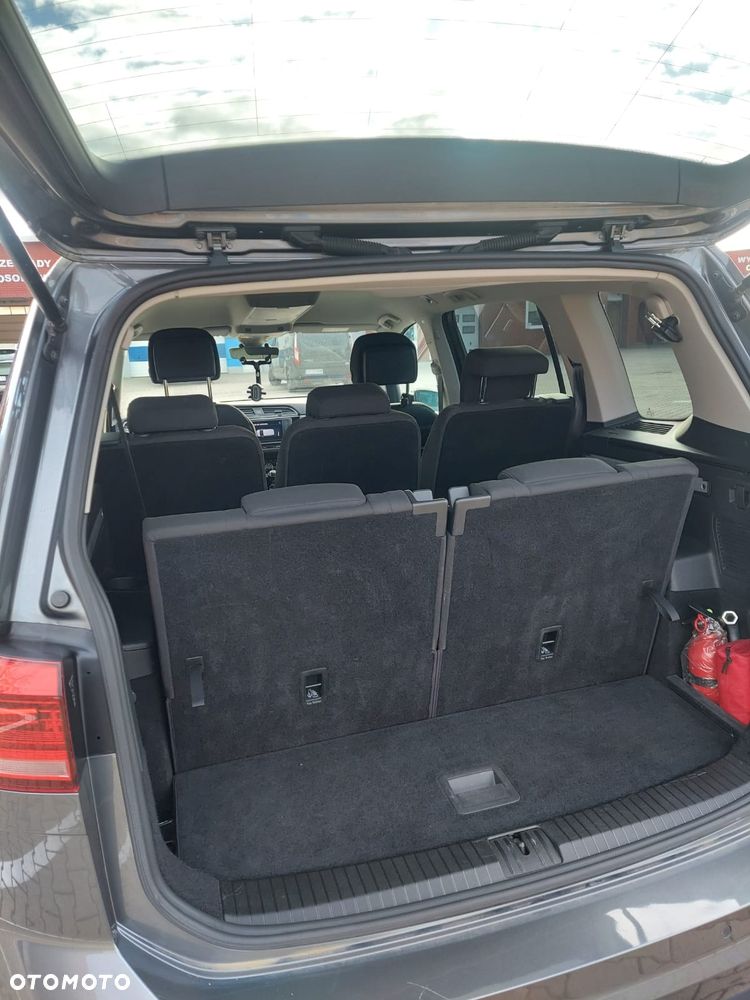 Volkswagen Touran - 8