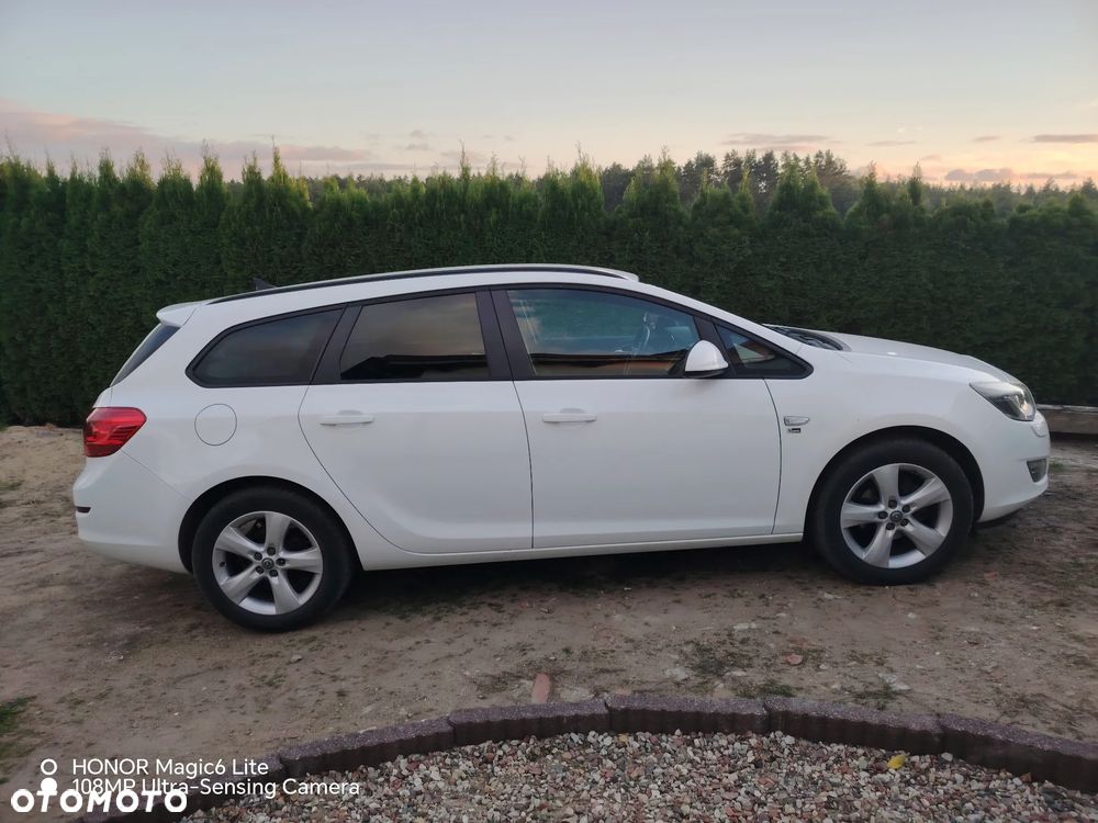 Opel Astra 2012 photo 3