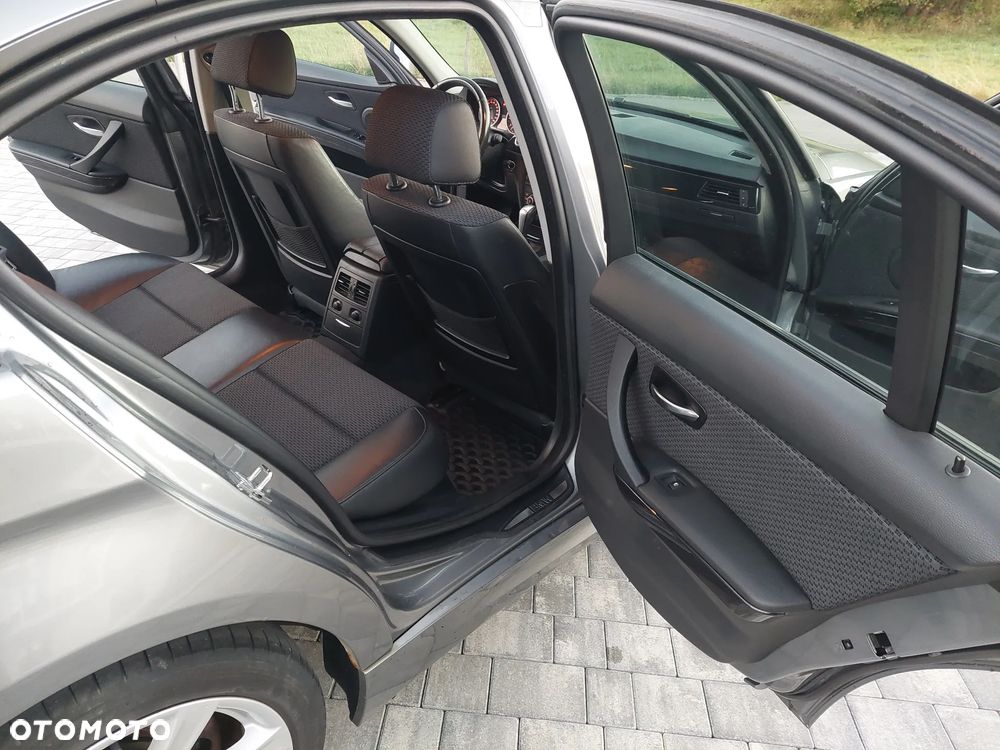 BMW Seria 3 320d xDrive DPF - 19