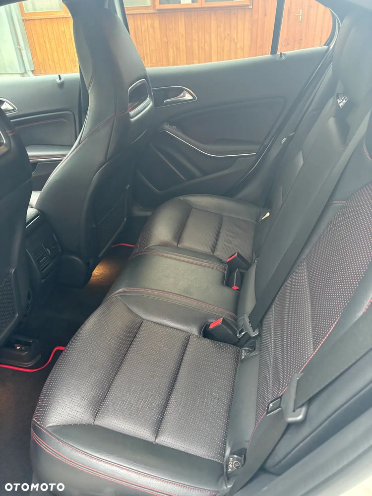 Mercedes-Benz GLA 220 d 4-Matic - 10