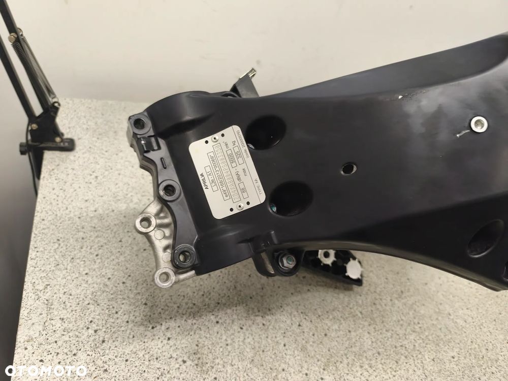 Rama z dokumentami Aprilia Tuono 125 2024 - 17