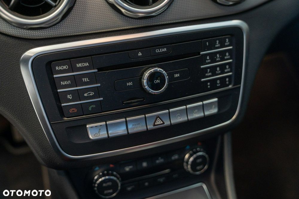 Mercedes-Benz GLA 200 7G-DCT - 10