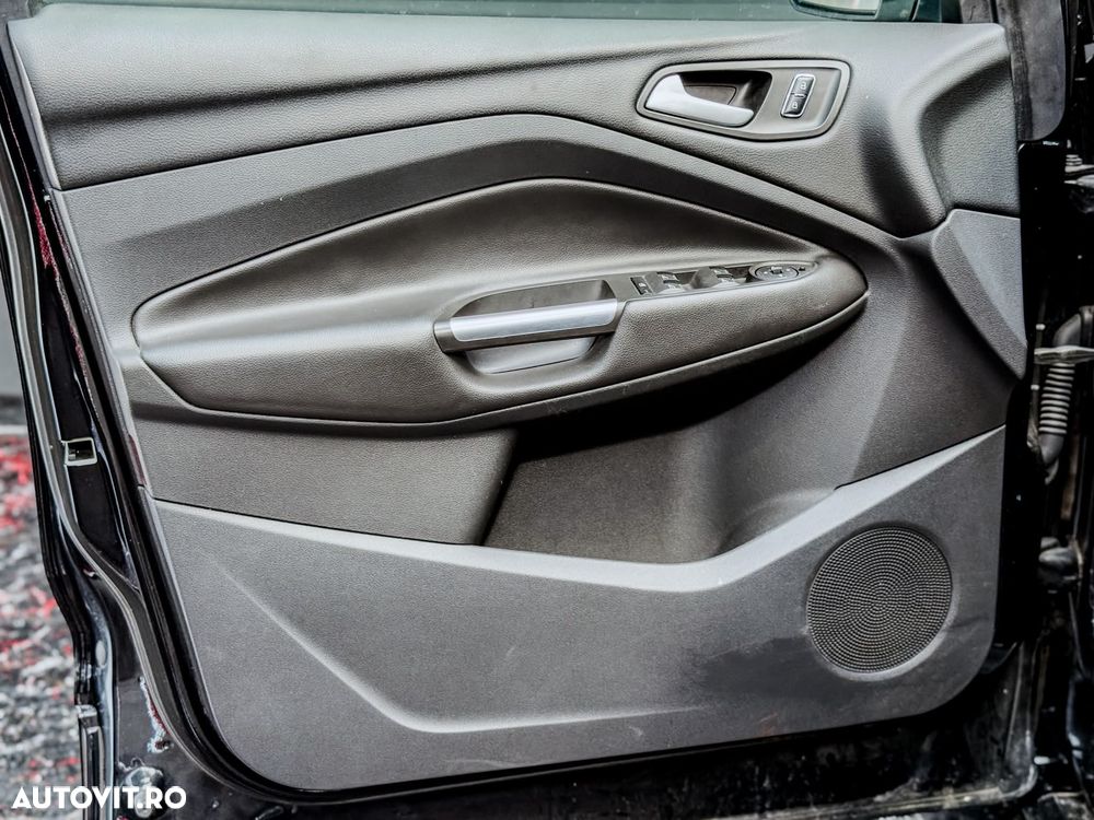 Ford Kuga - 25