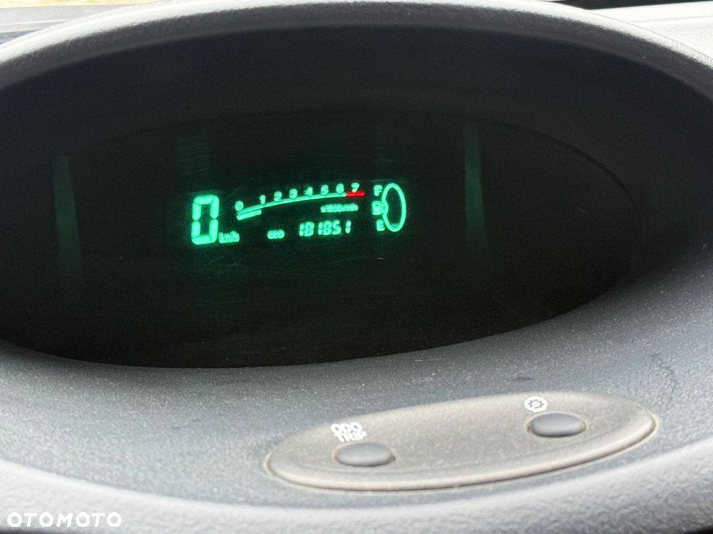 Toyota Yaris Verso - 8