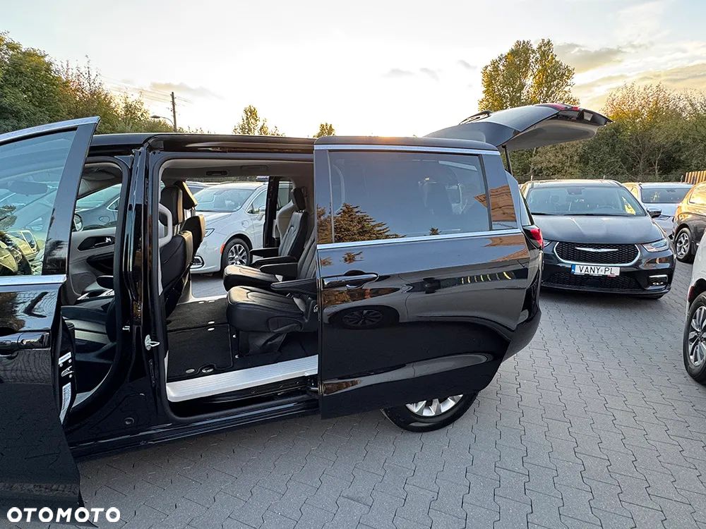 Chrysler Pacifica - 21