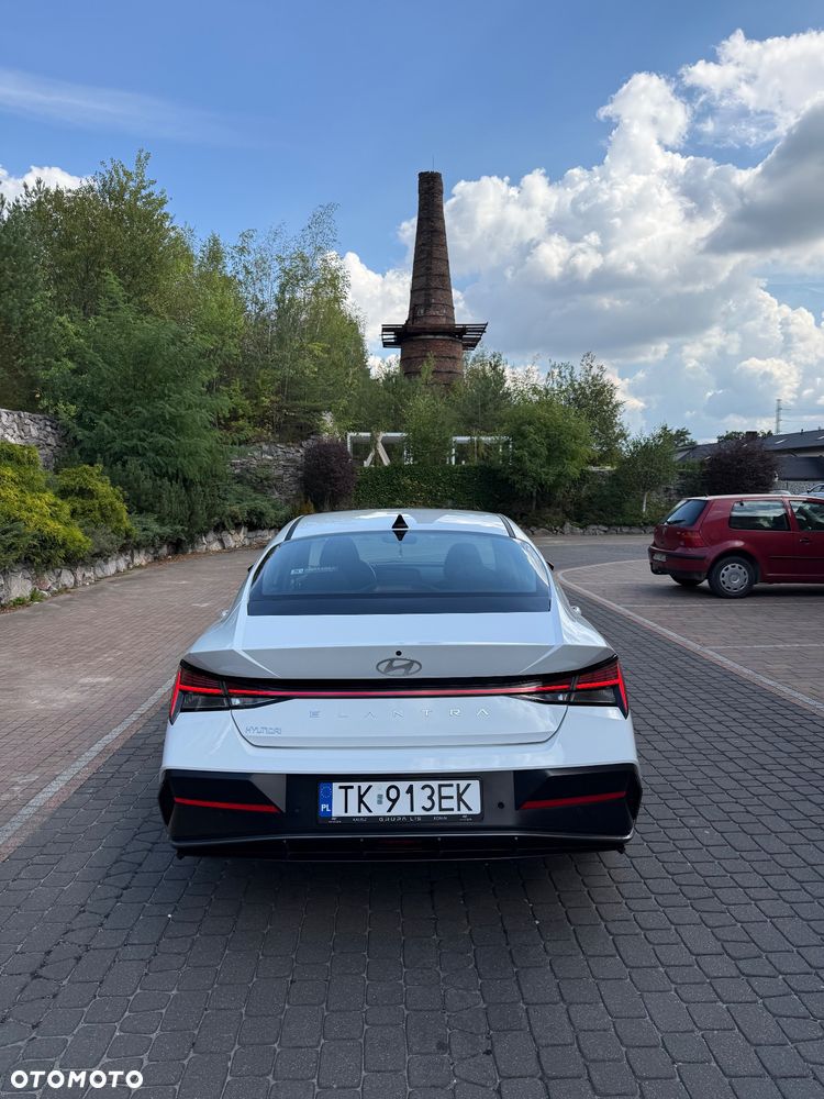 Hyundai Elantra 1.6 Smart - 21