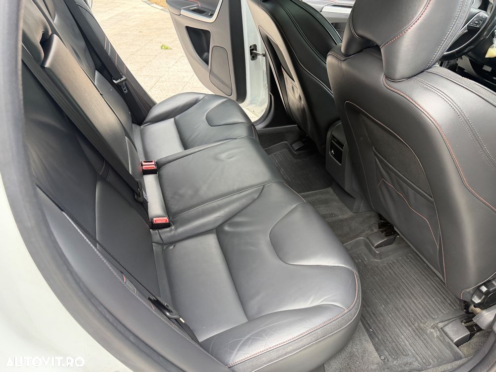 Volvo XC 60 D5 AWD Geartronic Ocean Race - 7