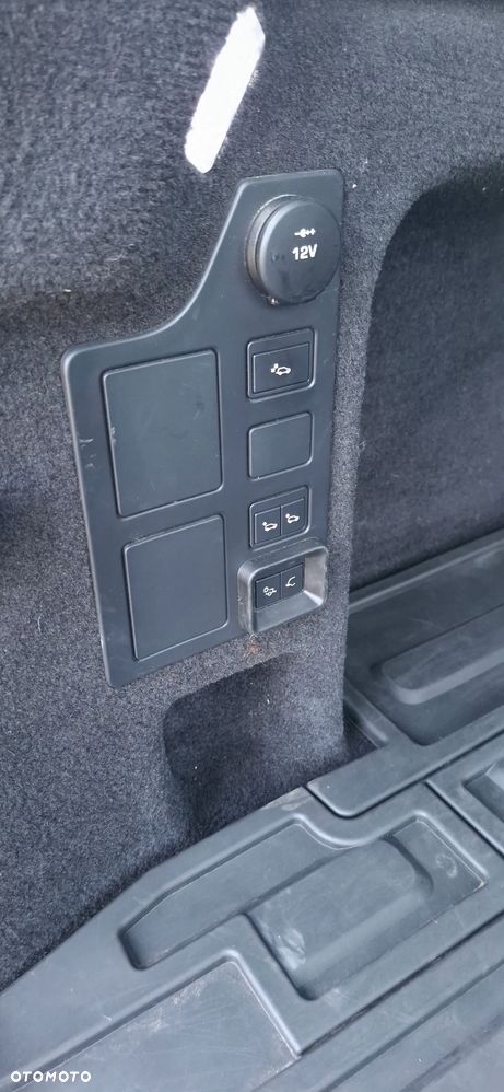 Land Rover Discovery 3.0 TD6 HSE Luxury - 33