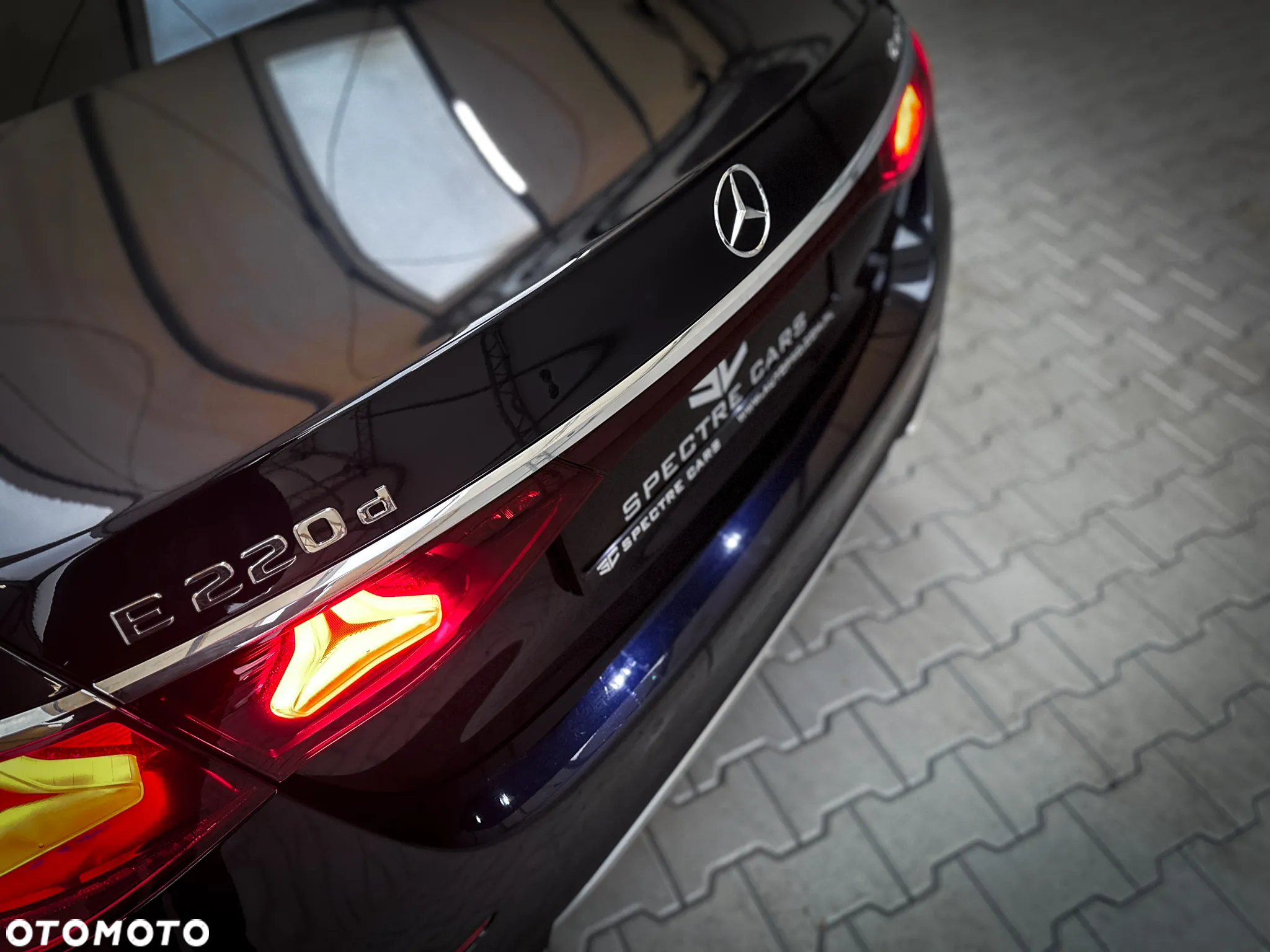 Mercedes-Benz Klasa E 220 d T 4Matic 9G-TRONIC Edition AMG Line - 12