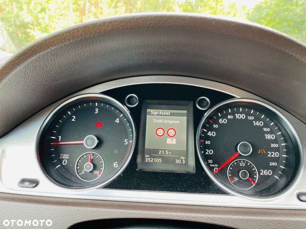 Volkswagen Passat 2.0 TDI Highline - 30