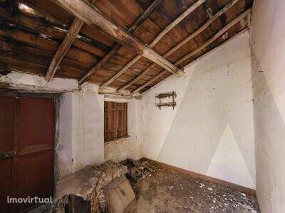 Moradia T2 inserida num terreno de 950m2 - Grande imagem: 4/7