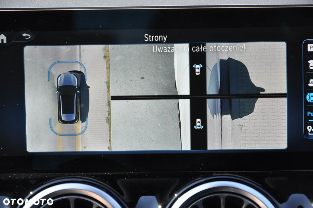 Mercedes-Benz GLA - 23