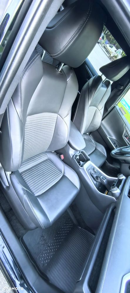Toyota RAV4 2.5 Hybrid Black Edition by JBL 4x4 - 26
