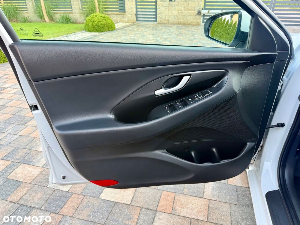 Hyundai i30 1.6 D GO Plus - 12