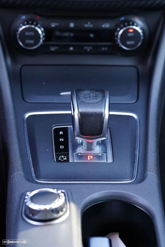 Mercedes-Benz A 45 AMG 4Matic Speedshift 7G-DCT - 20