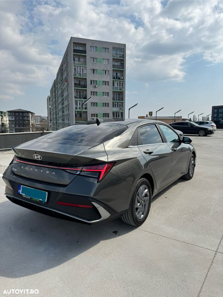 Hyundai Elantra 1.6 l 123 CP CVT Highway - 4