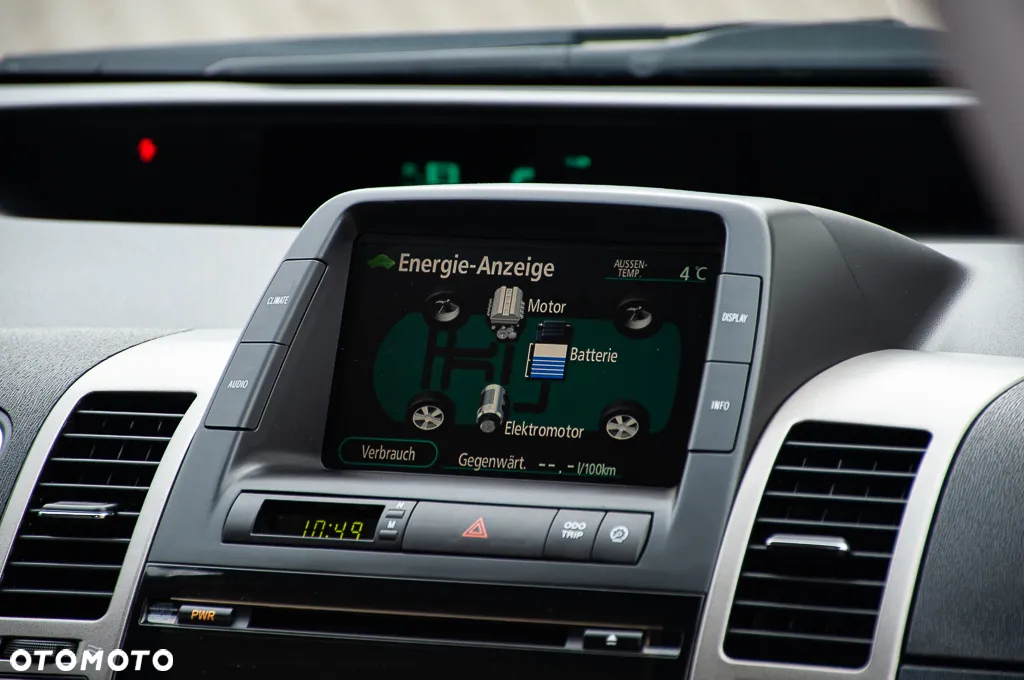 Toyota Prius (Hybrid) Executive - 20