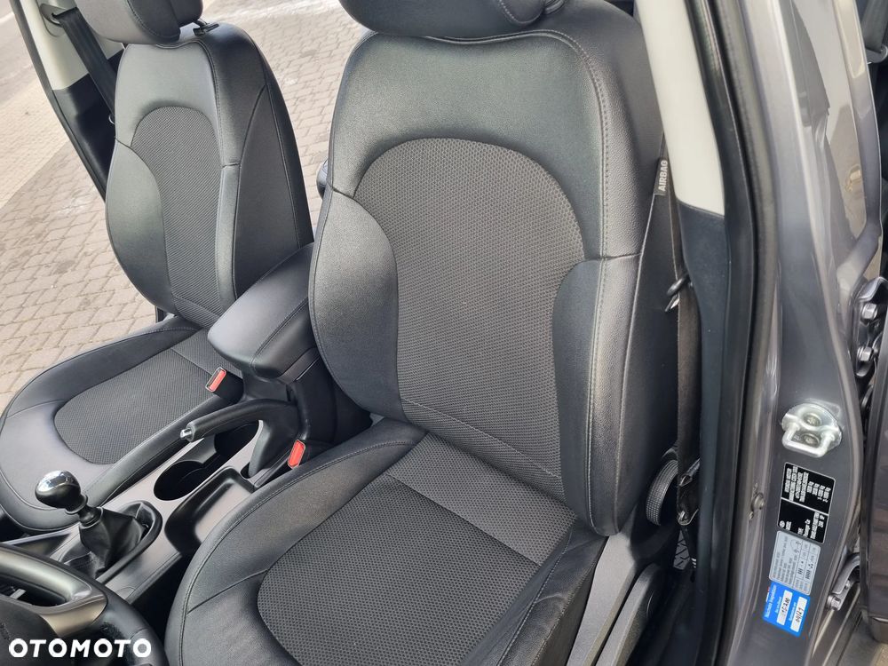 Hyundai ix35 1.6 2WD Fifa World Cup Edition - 19