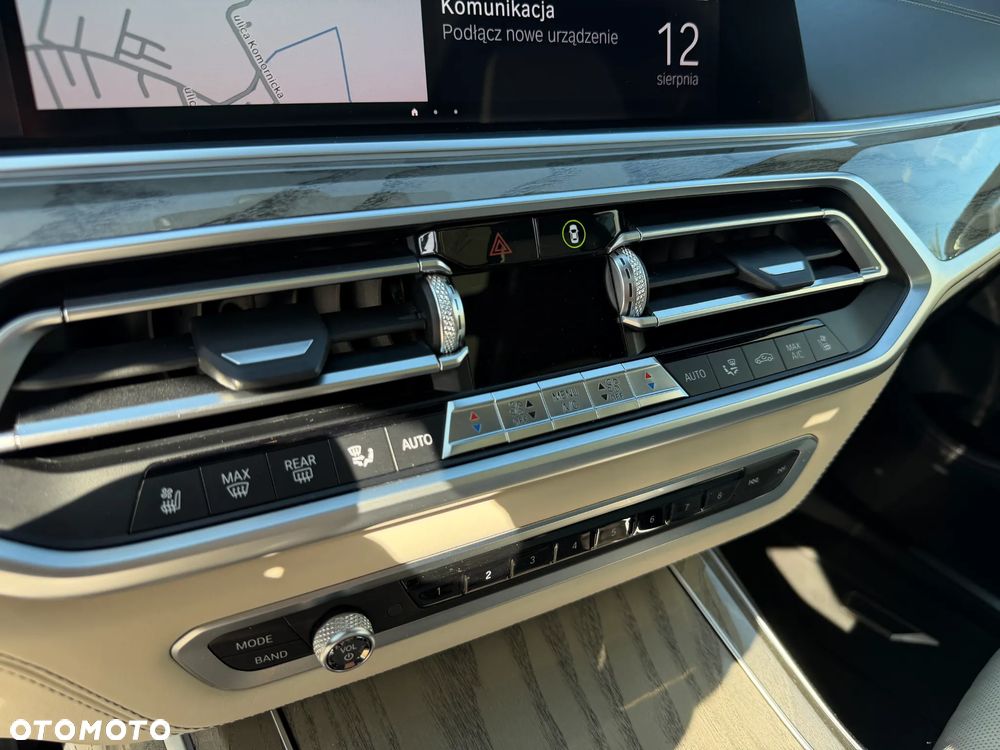 BMW X7 M50i sport - 25