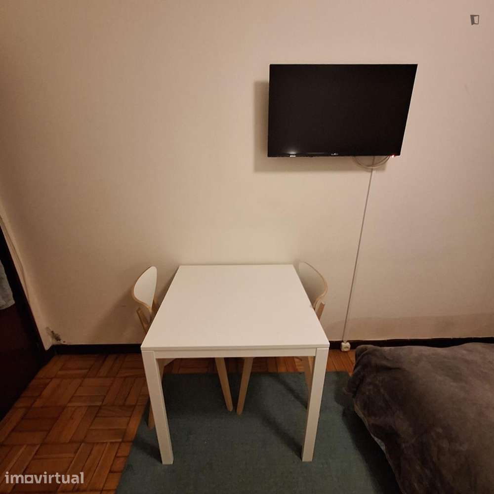 Quarto - localizado em Paranhos Porto - Grande imagem: 2/11
