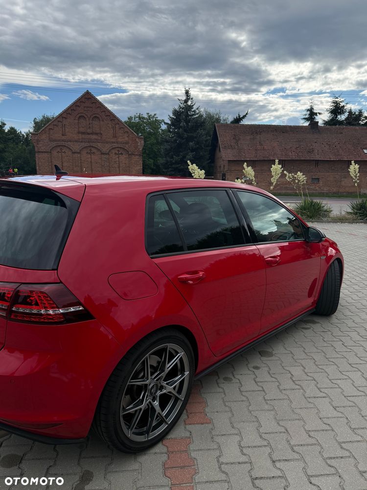 Volkswagen Golf - 8