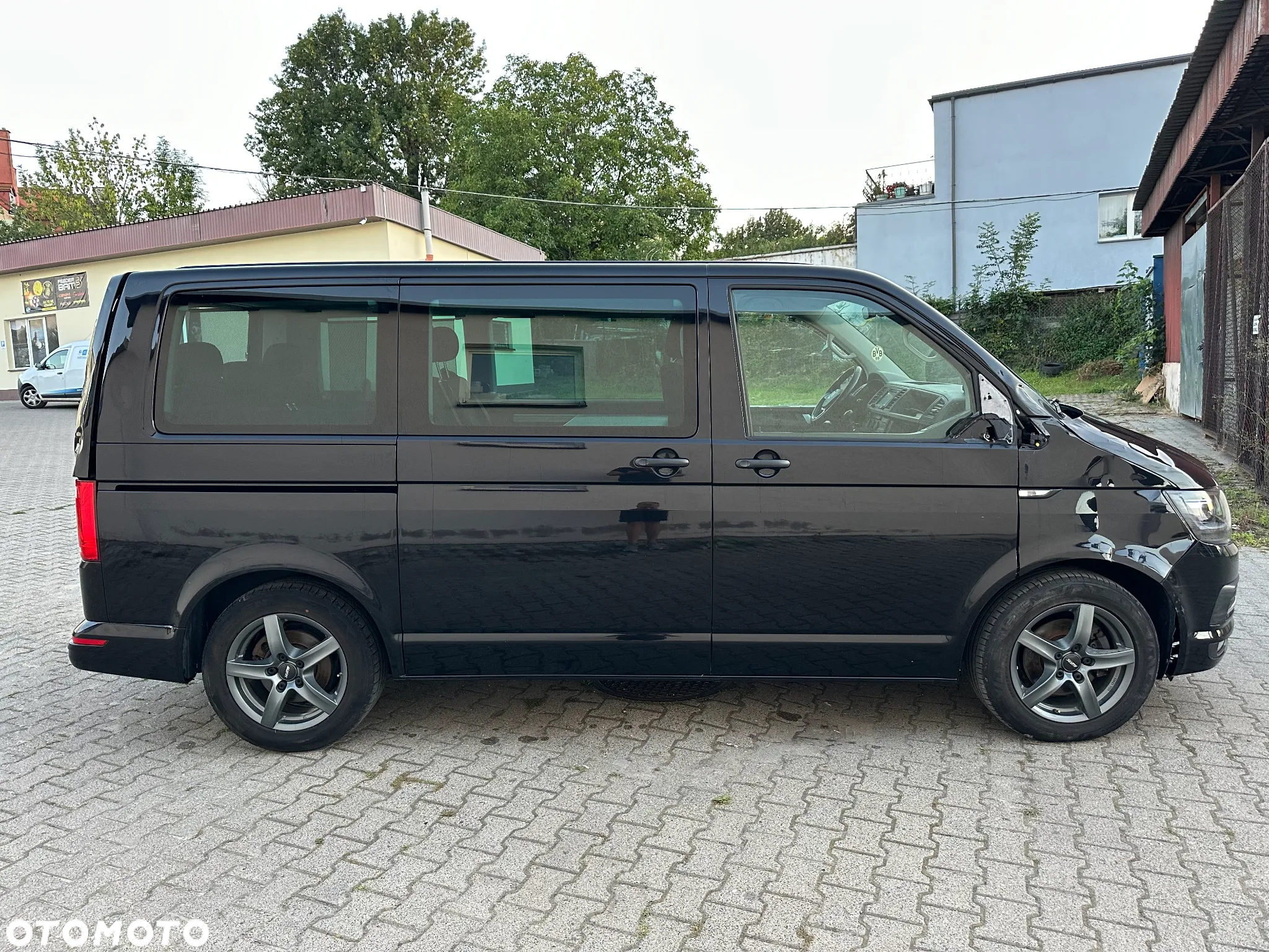 Volkswagen Multivan - 5