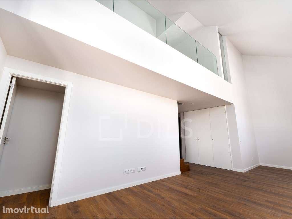 Apartamento T2 duplex nova construção, com estacionamento, em Alcân... - Grande imagem: 2/22