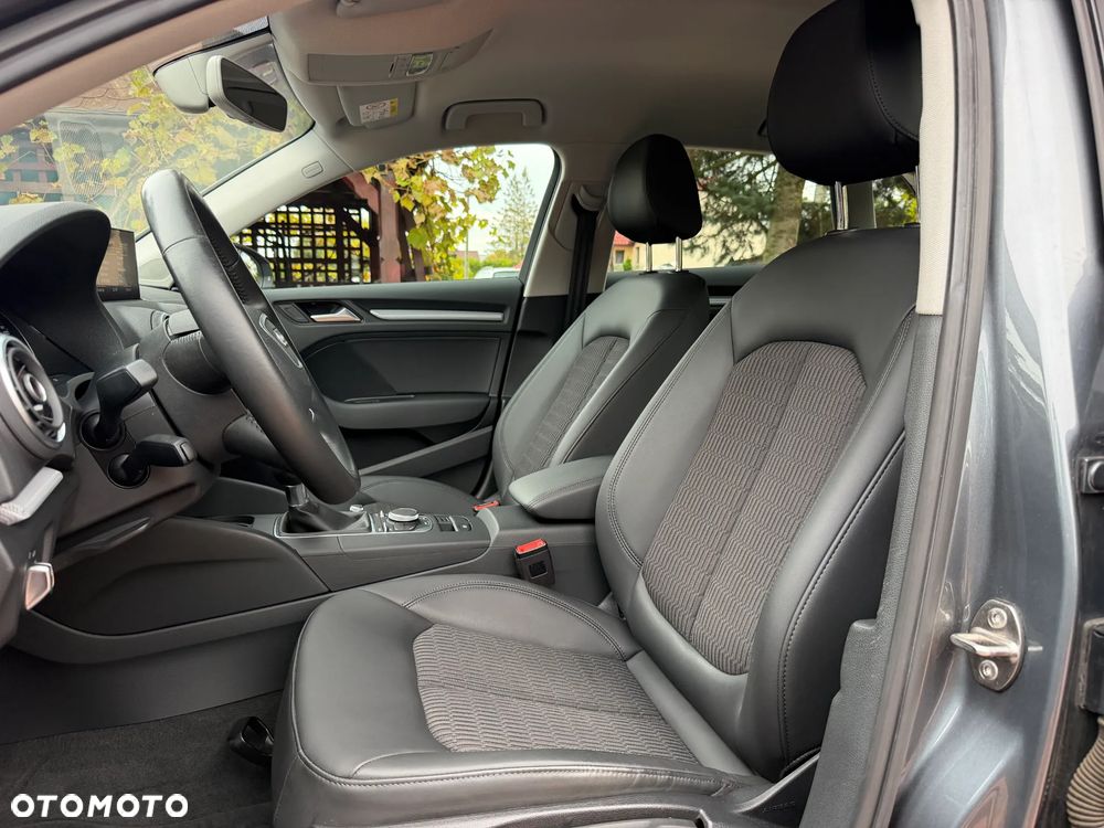 Audi A3 Sportback 1.8 TFSI Ambiente - 17