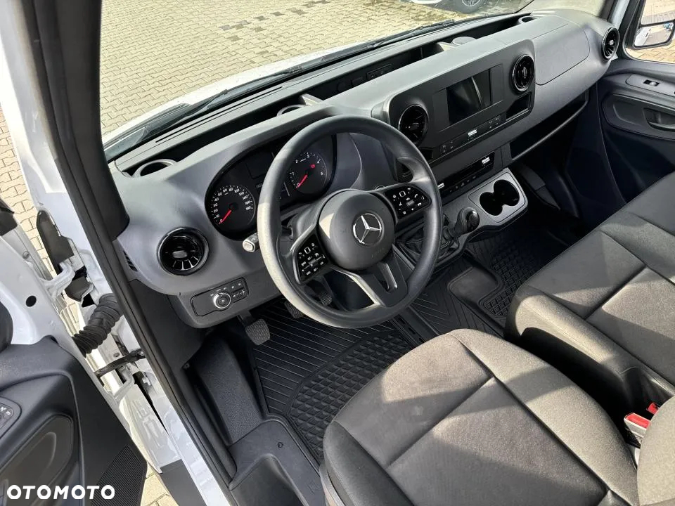 Mercedes-Benz Sprinter - 13