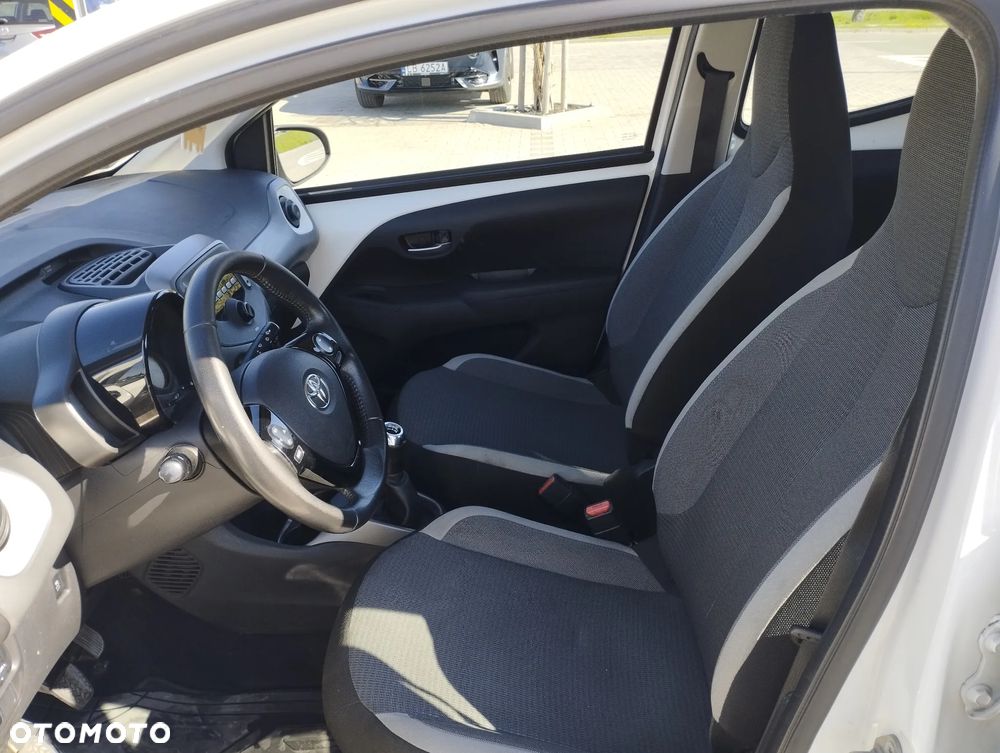 Toyota Aygo x-play - 9