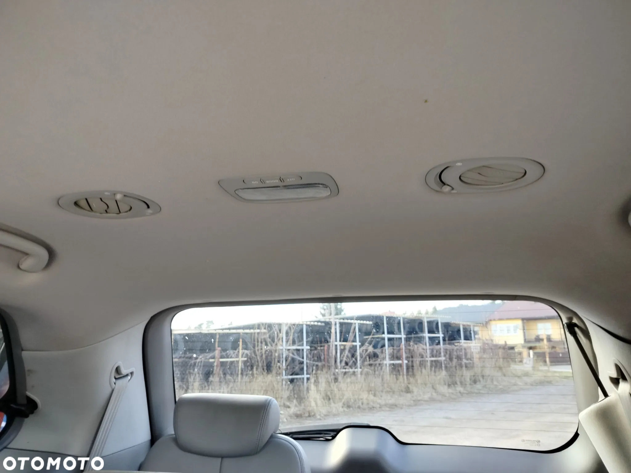 Kia Carnival - 35
