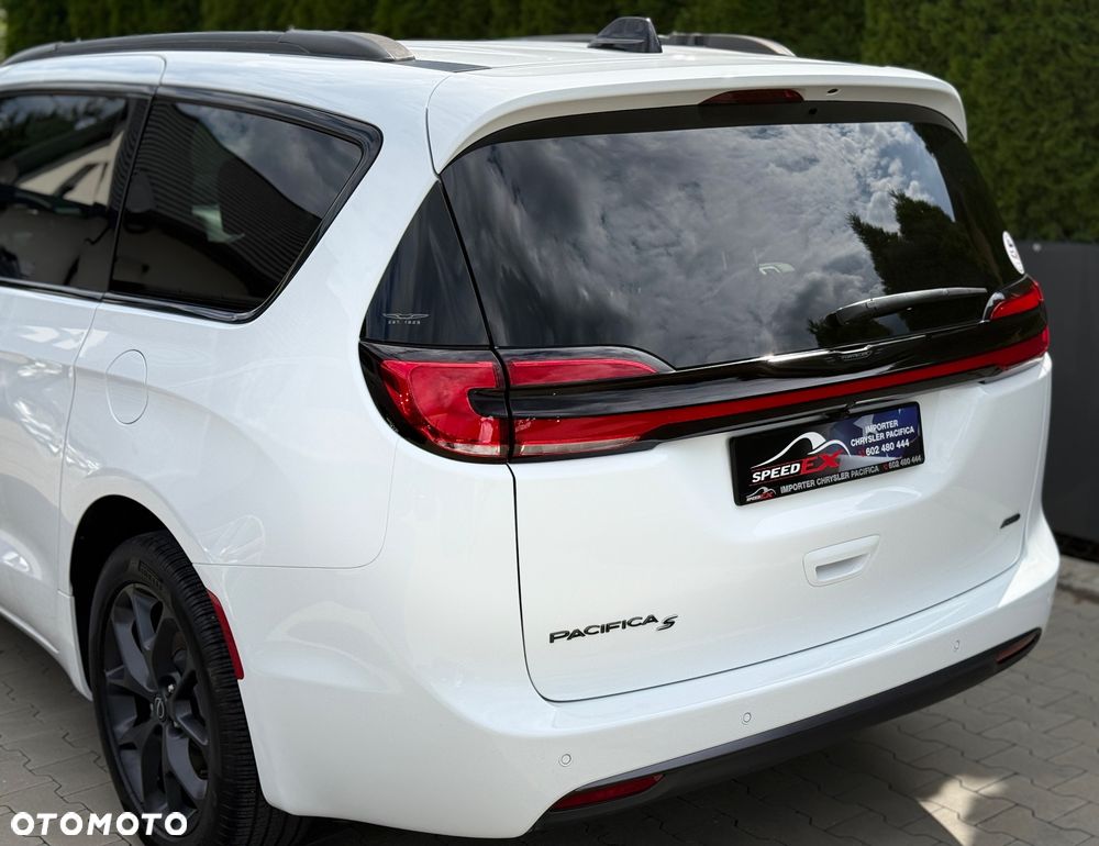 Chrysler Pacifica - 11