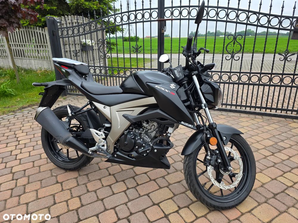Suzuki GSX - 27