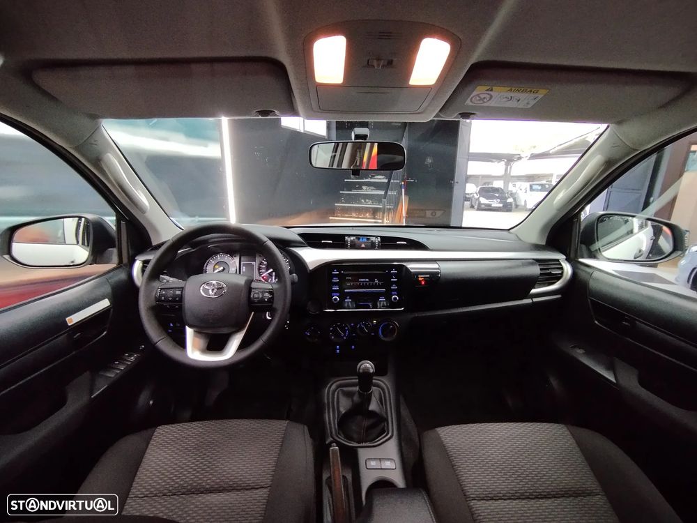 Toyota Hilux 2.4 D-4D 4WD CD CM - 10